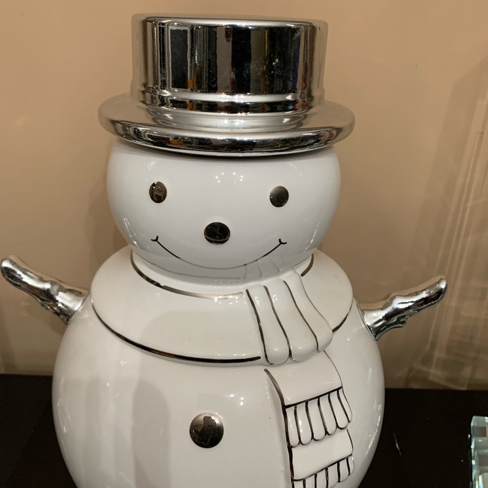 Sparking &Co Snowman Cookie Jar with Silver Accents